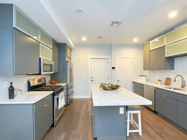 Photo - 186 Paris St Unidad 5