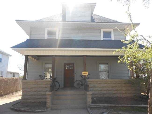 4 Bed 2 Bath close to UWEC! - 4 Bed 2 Bath close to UWEC! Apartamento