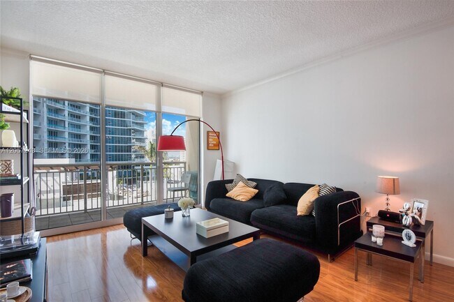 Building Photo - 2000 N Bayshore Dr Unit 626