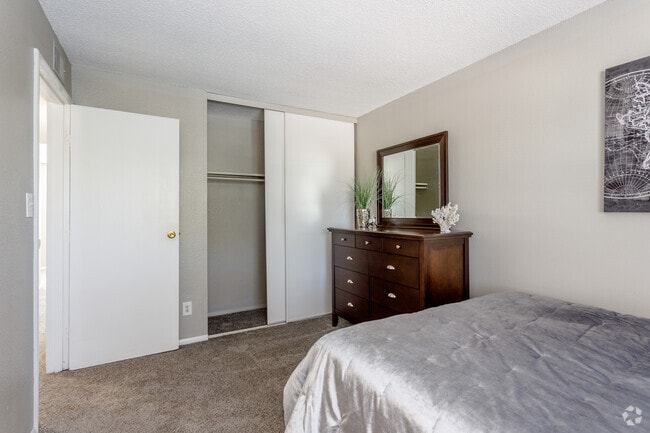 2BR, 1BA - Spruce
