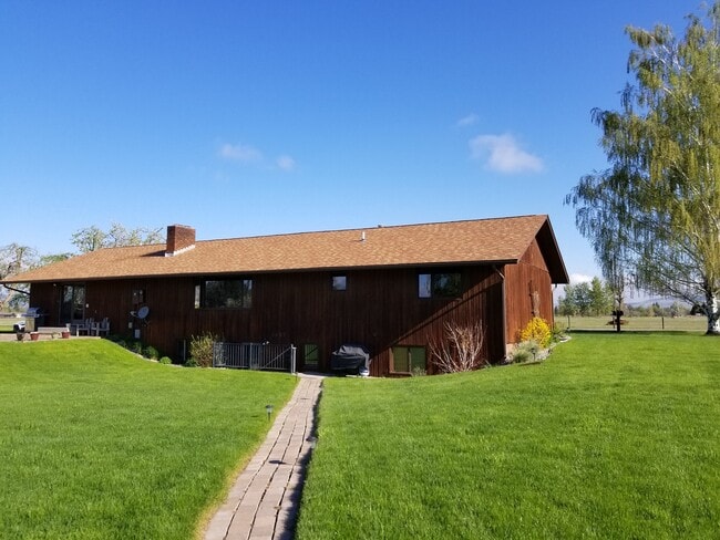 Building Photo - 3403 North Ave W Unit Lower