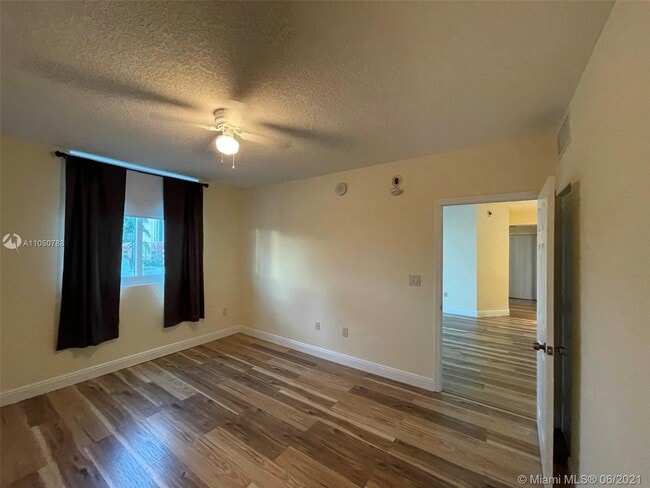 Photo - 275 NE 18th St Unidad 710