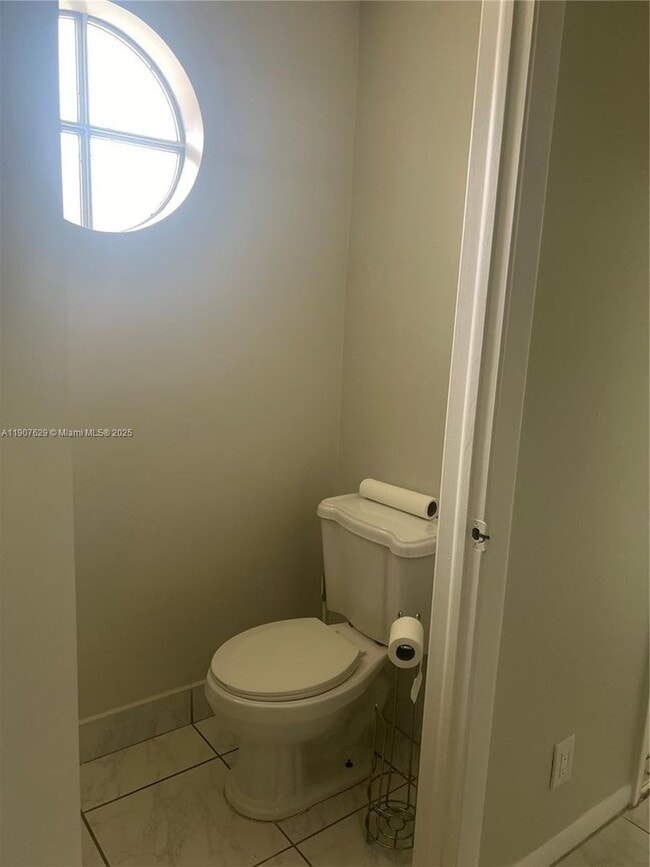 Photo - 2661 Huron Way