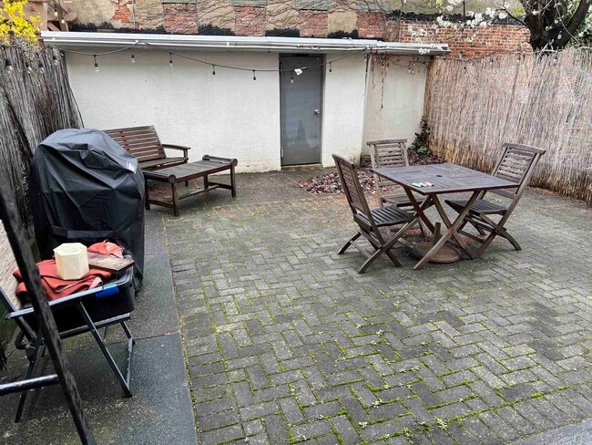 Building Photo - 528 Garden St Unit B