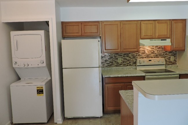 Kitchen - 8605 Beekman Pl Condo Unit D