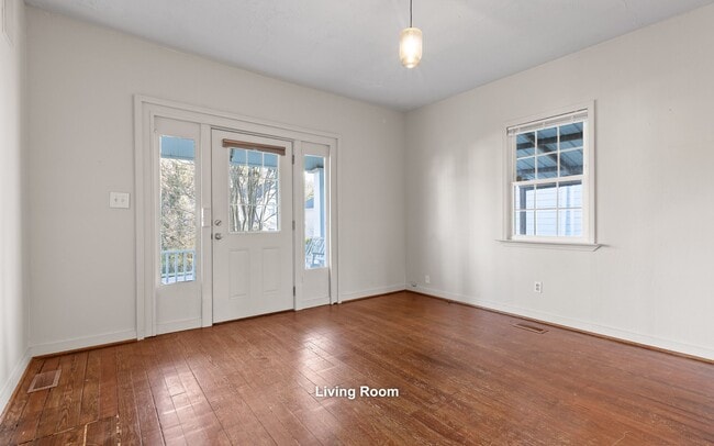 Photo - 304 Keith St