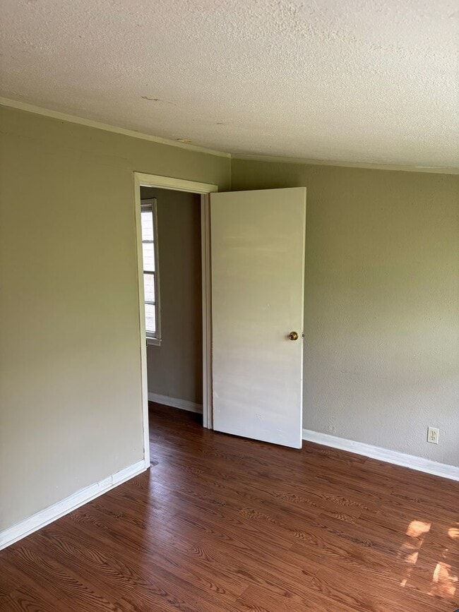 Photo - 1920 Windsor Ave