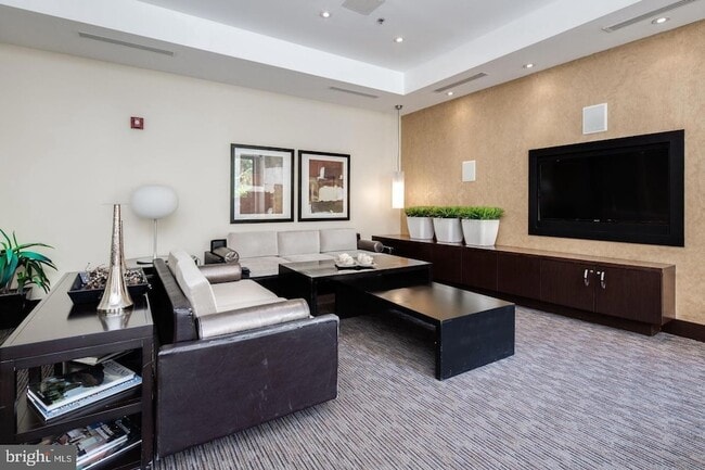 Photo - 440 L St NW Unit 913