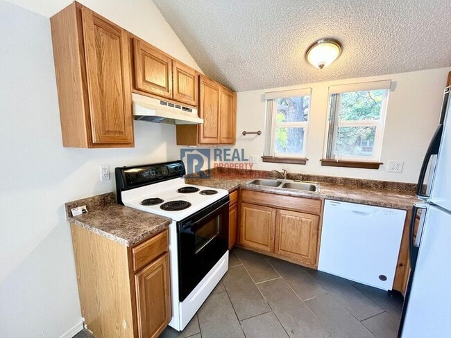 Photo - 6825 Overland Dr