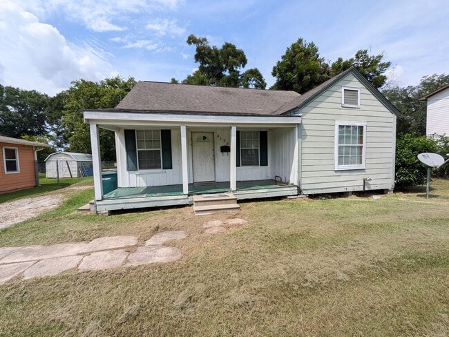 Building Photo - 3170 Roberts Ave Rental