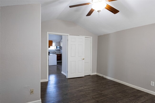 Photo - 2812 Cortlandt St