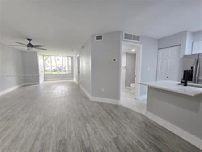 Photo - 2831 N Oakland Forest Dr Unit 108