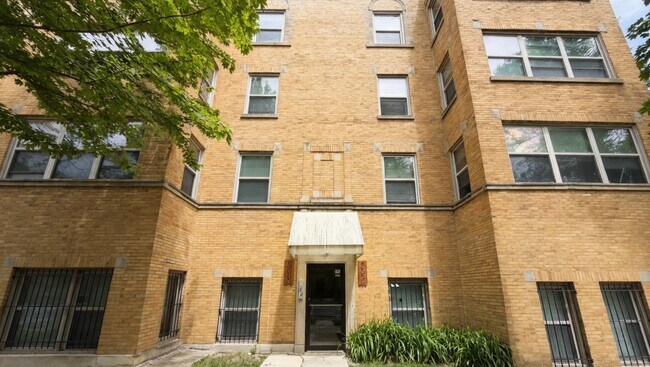Building Photo - 2046 W Touhy Ave Unit 1