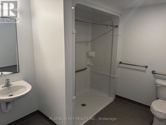 Photo - 22645 Adelaide Rd