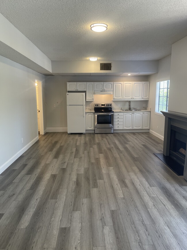 110- Kitchen - Goshen Apartments Brentwood