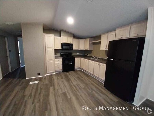 Building Photo - 3 Bed 2 Bath Home Available for Lease at L... Unit 218 COPY