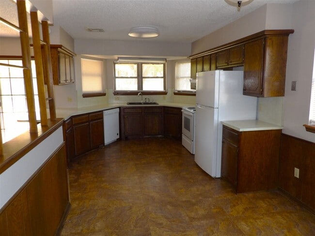 Photo - 2601 NE Lake Ave
