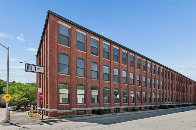 Building Photo - 1 Envelope Terrace Unit 202