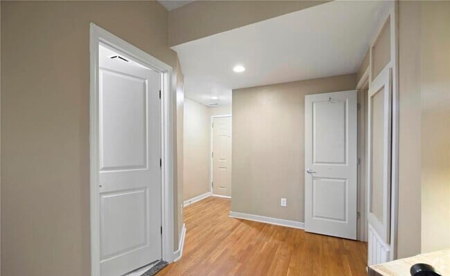 Building Photo - 200 E 43rd St Unit 201 Rental