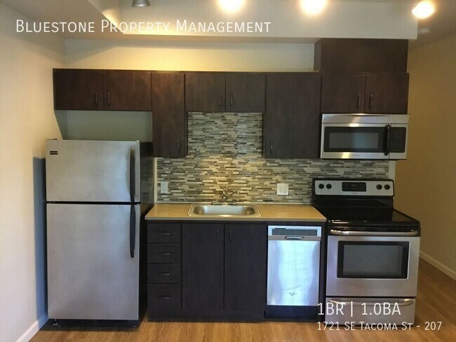 Photo - 1721 SE Tacoma St Apartment Unit 207
