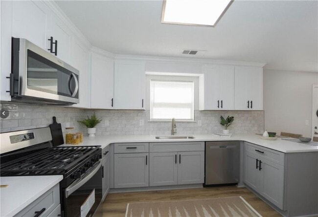 Photo - 833 Marie Trce