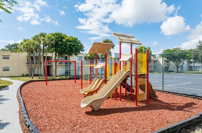 Building Photo - Clear Lake Palms