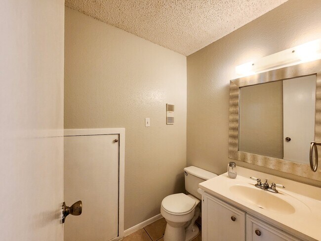 Photo - 17742 Kings Park Ln