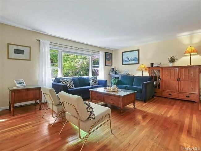 Photo - 5 Van Gogh Ln