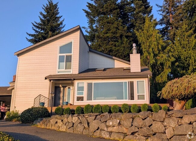 Building Photo - Mukilteo Chennault Beach House with Sound ...