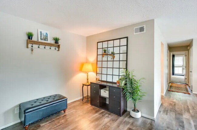 Photo - 6300 Barrie Rd Unit 2B