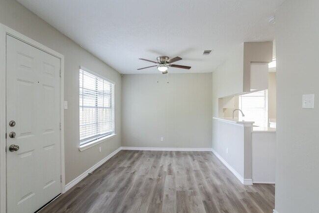 20014 Lions Gate Dr