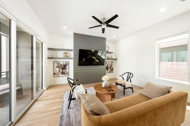 Photo - 3008 Delano St