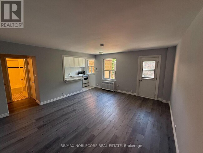 Photo - 1315 Bayview Ave