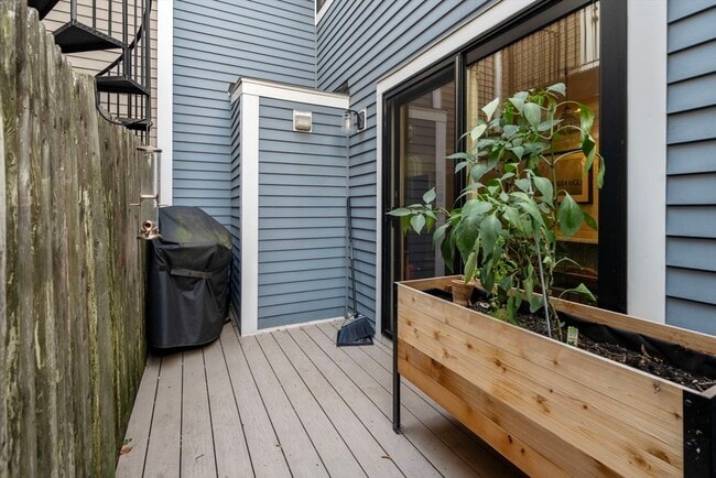 Photo - 2 Crystal Pl