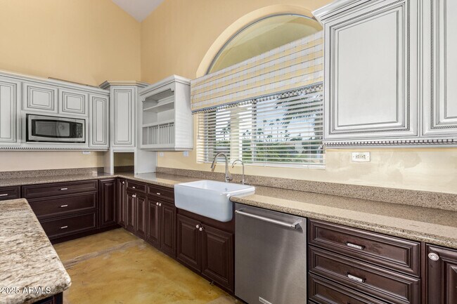 Photo - 622 W Linger Ln