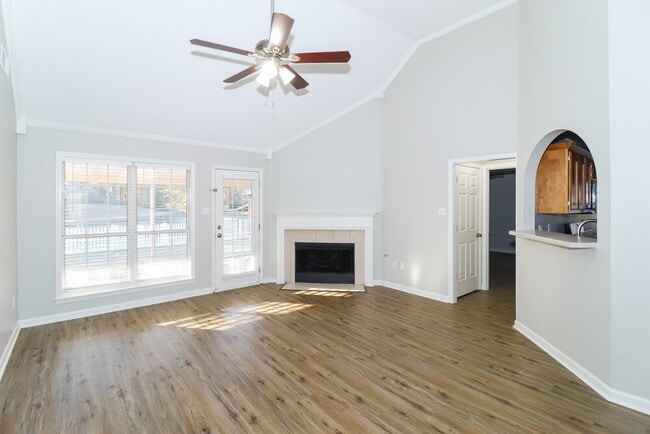 Photo - 215 Lakewood Dr
