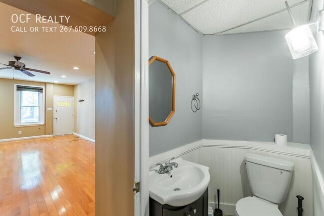 Photo - 4651 Sheldon St