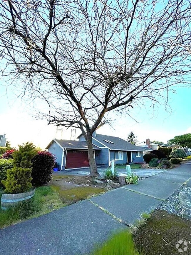 Building Photo - Beautiful 3bed/2bath home on N. Juniper St.