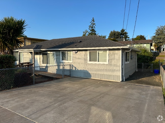 Building Photo - 1637 Meade Ave Rental