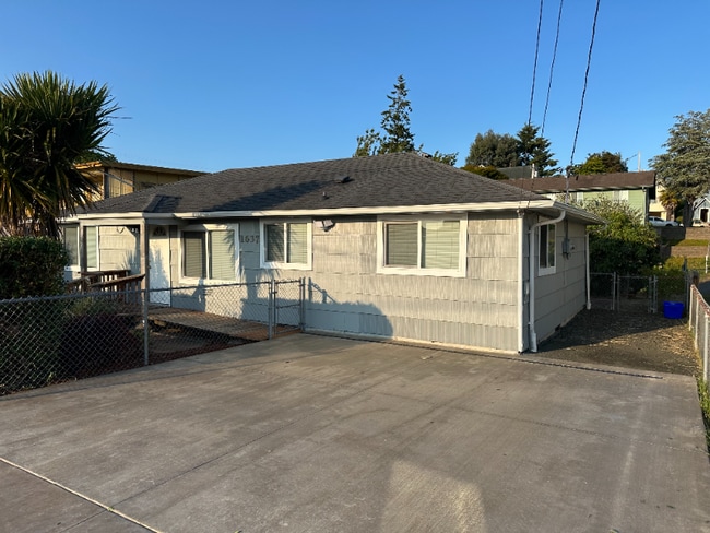 Photo - 1637 Meade Ave Casa
