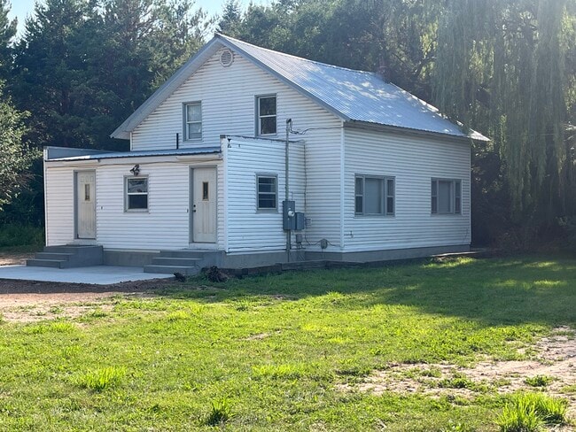 Building Photo - 860 E 65th S