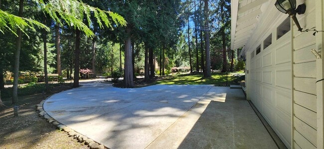 Photo - 2417 Sahalee Dr W
