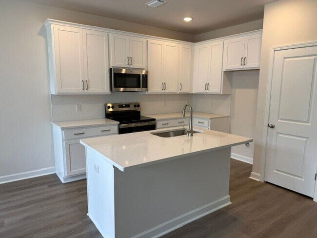 Photo - 3 Bedroom 2.5 Bathroom Townhouse in Windward Village - Summerville