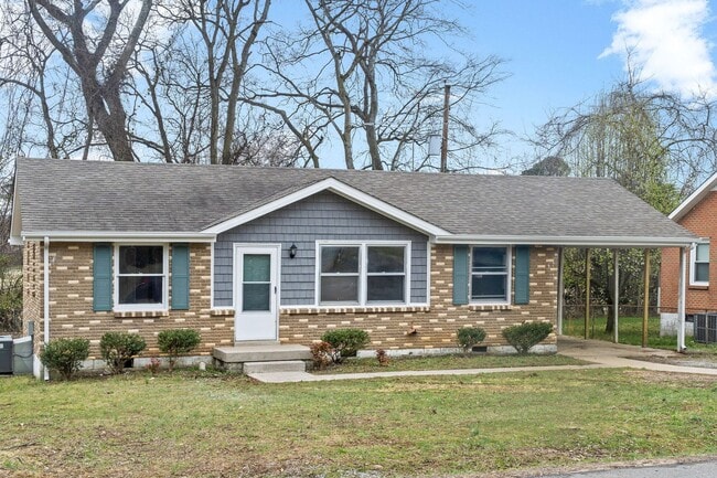 Building Photo - 3 Bedroom 2 Bath Renovated Pet Friendly Home For Rent!