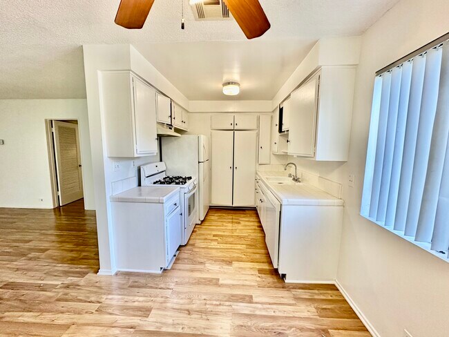 Photo - 4325 Dixie Canyon Ave Unidad 1