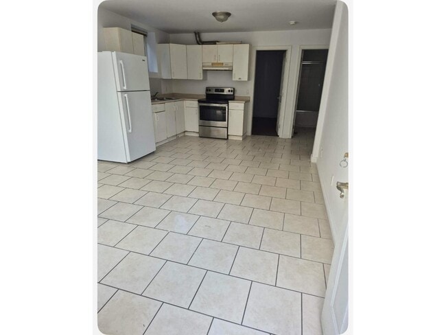 Photo - 2255-2124 124 St