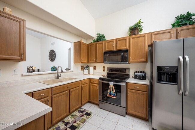 707 W Baylor Ln