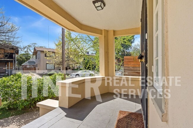 Photo - 2133 Marshall Way