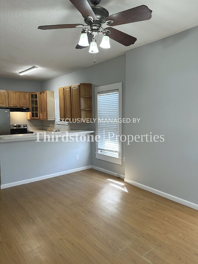 Photo - 320 W 22nd St