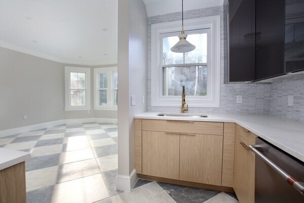 Photo - 15 Lanark Rd Unit 2